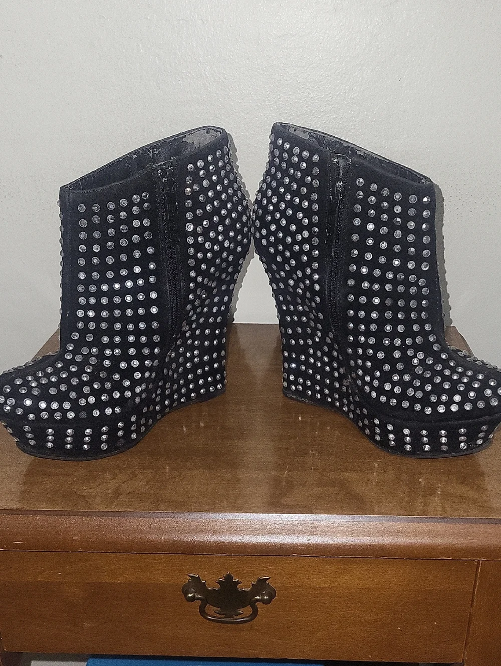 STUDDED PLATFORM DRESS SHOES (Size 8)